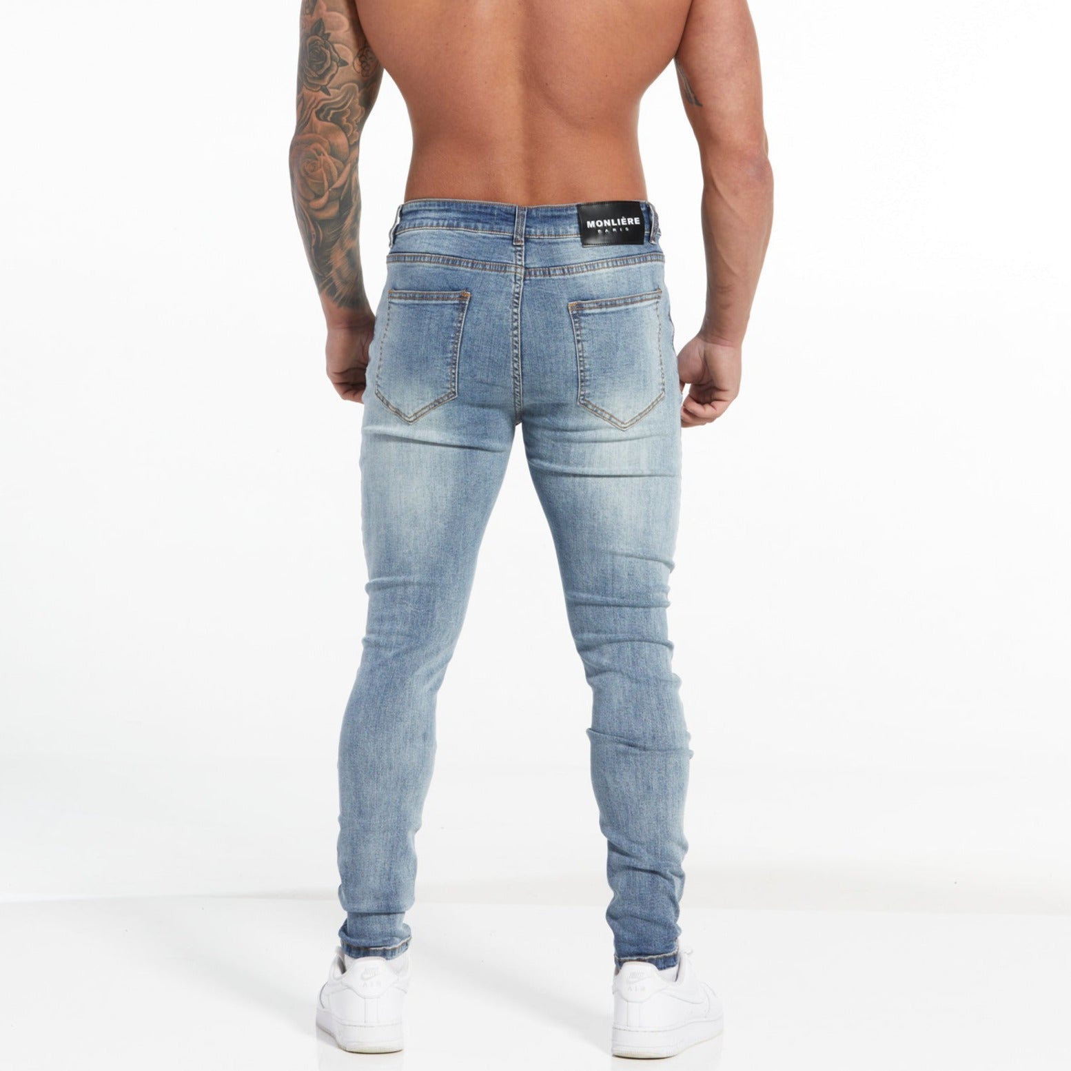 LIGHT BLUE BASIC JEANS