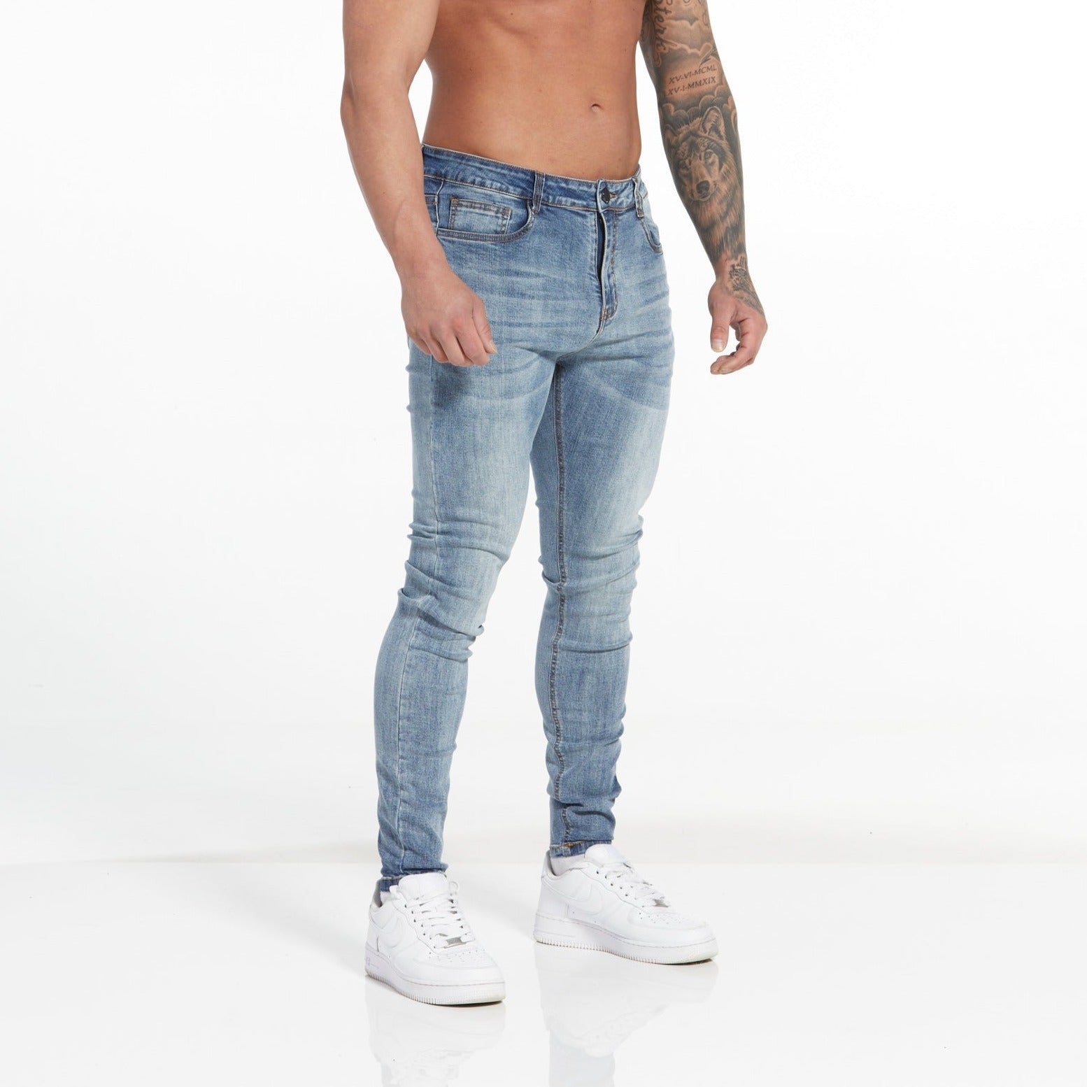 LIGHT BLUE BASIC JEANS