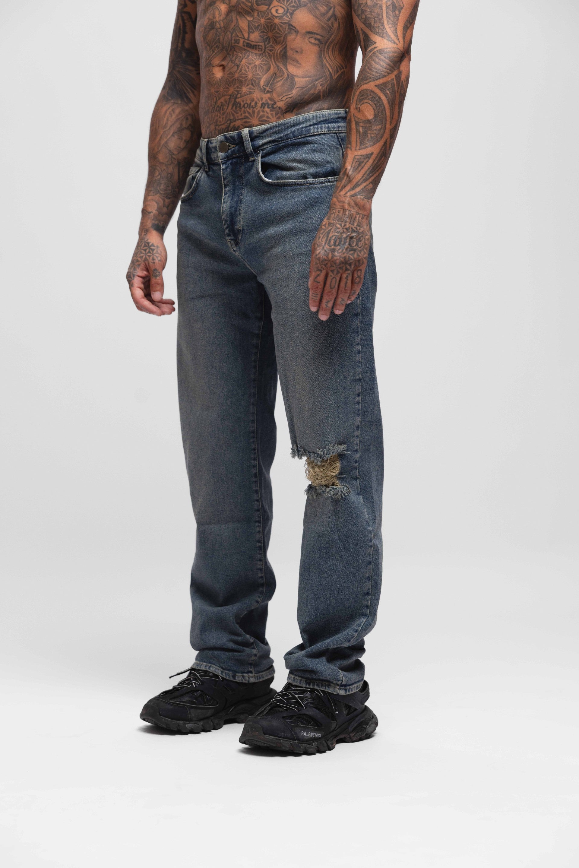 STRAIGHT FIT DENIM RIPPED STONE WASHED